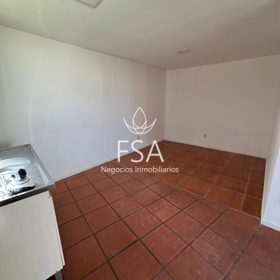 Casa ID.406 - Alquiler Monoambiente Patio privado Lomas de Solymar Sur F