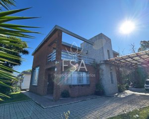 Venta Casa 3 Dormitorios Piscina Climatizada Garaje Lagomar Norte Ciudad de la Costa Canelones F