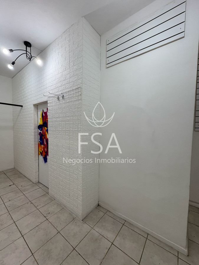Local Comercial ID.297 - Alquiler Local Comercial Galería Centro Montevideo Ev