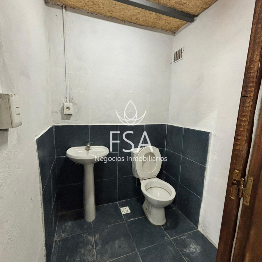 Local Comercial ID.466 - Alquiler Local Galpón Comercial 160m² aprox. Avda. Perez Butler Ciudad de la Costa F