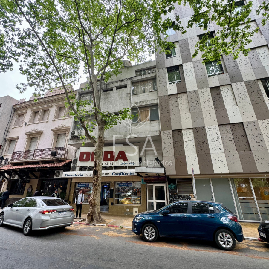 Venta Edificio Hotel en PH 21 Dormitorios 22 Baños Centro Montevideo E 