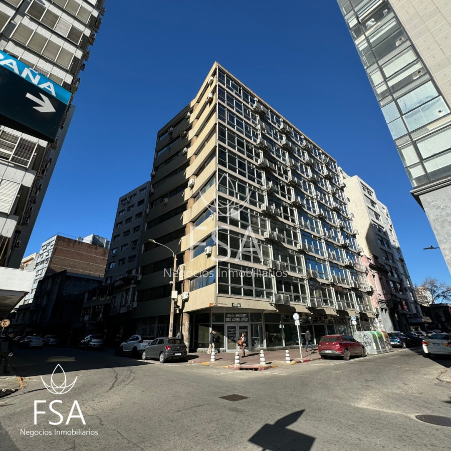 Oficina ID.62 - Venta Amplia Oficina Al Frente Baño Privado Kitchenette Calefacción Excelente Ubicación Cordón Montevideo G
