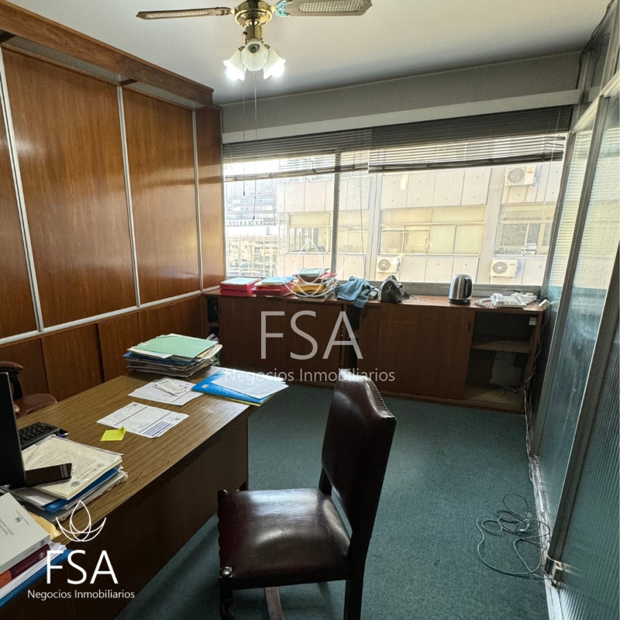 Oficina ID.62 - Venta Amplia Oficina Al Frente Baño Privado Kitchenette Calefacción Excelente Ubicación Cordón Montevideo G