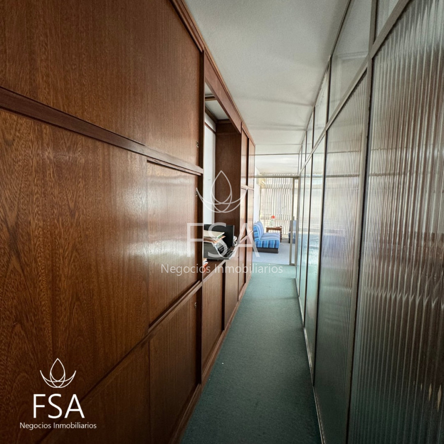 Oficina ID.62 - Venta Amplia Oficina Al Frente Baño Privado Kitchenette Calefacción Excelente Ubicación Cordón Montevideo G