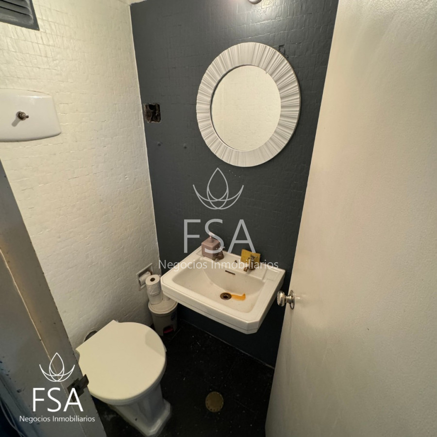 Oficina ID.62 - Venta Amplia Oficina Al Frente Baño Privado Kitchenette Calefacción Excelente Ubicación Cordón Montevideo G