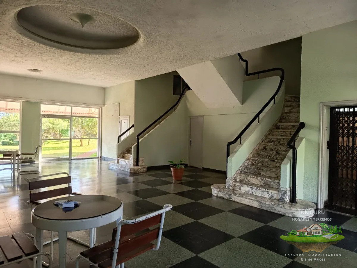 Apartamento ID.2044 - Vendo  Lindo Apartamento en Edificio Emblemático de Atlántida