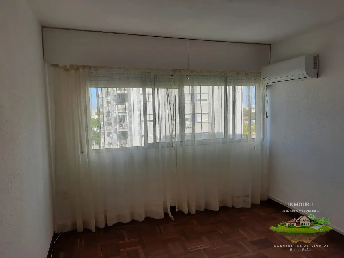 Apartamento ID.2812 - Alquilo luminoso apartamento de 2 dormitorios, 2 baños y cochera en Tres Cruces