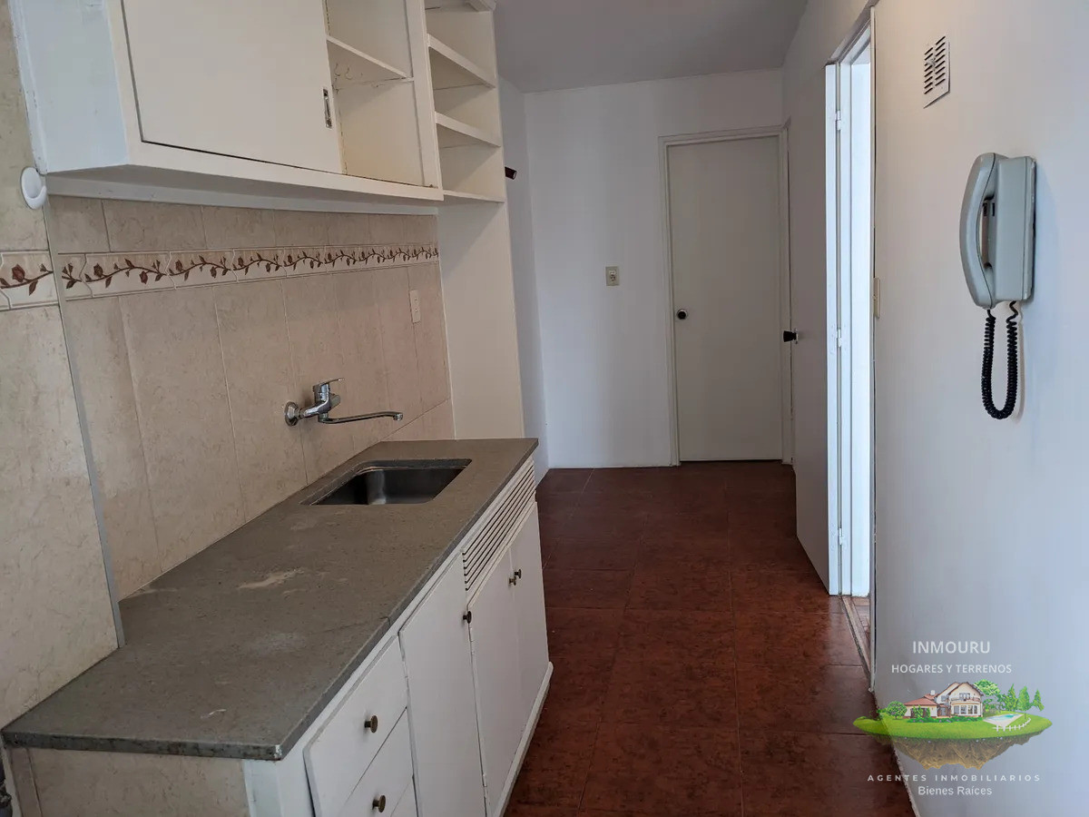 Apartamento ID.2046 - Alquilo Amplio y Luminoso Apartamento en Pocitos,
