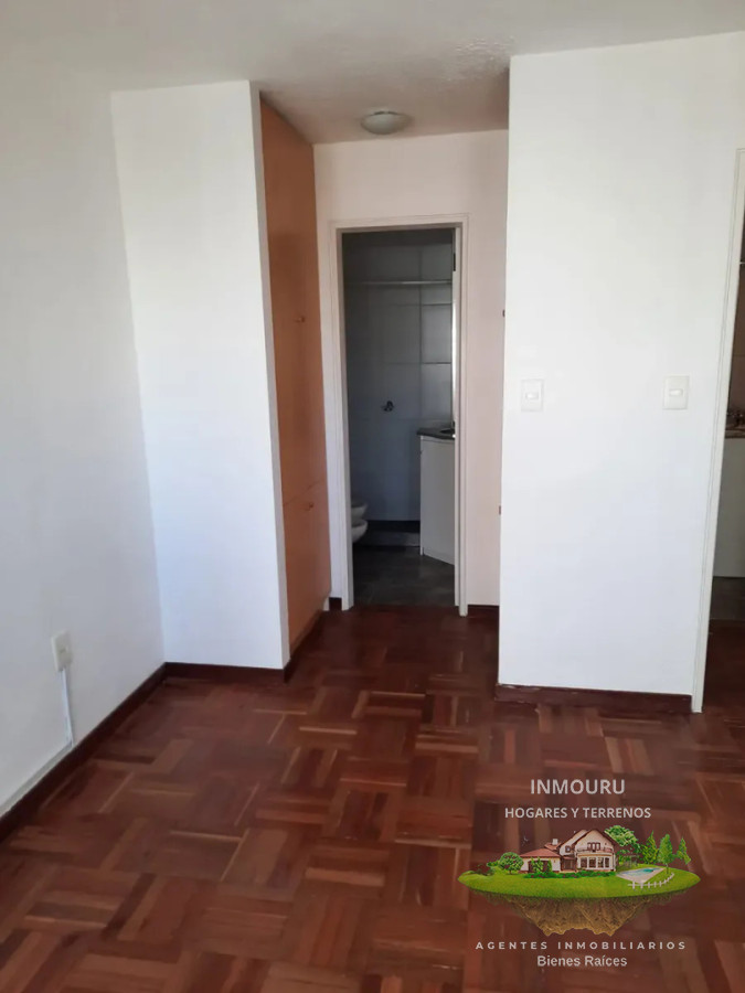 Apartamento ID.2812 - Alquilo luminoso apartamento de 2 dormitorios, 2 baños y cochera en Tres Cruces