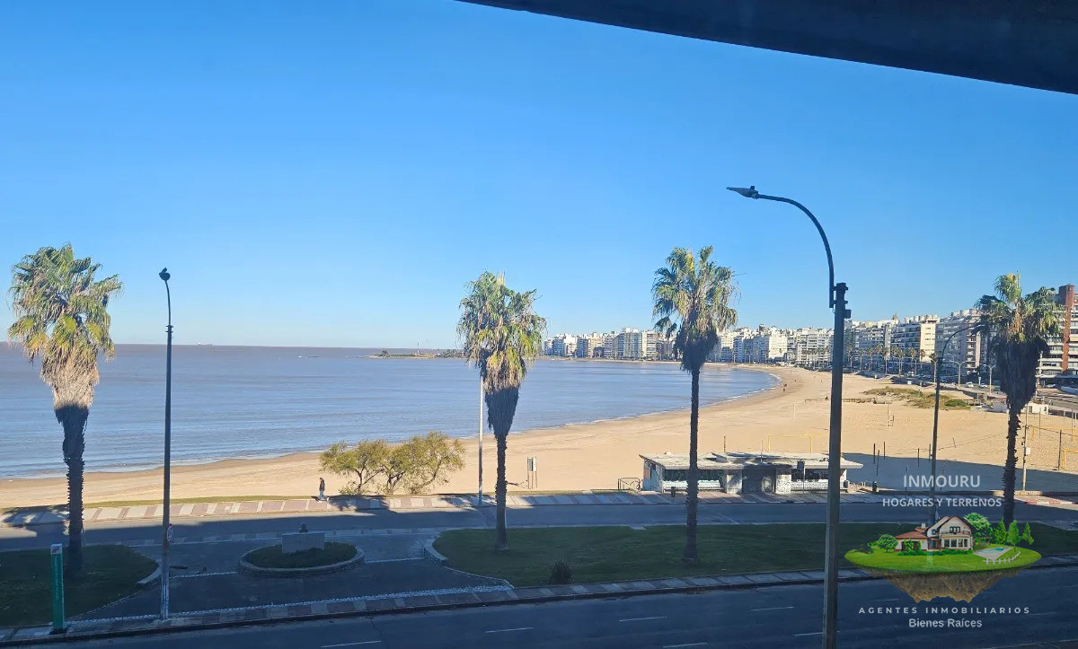 Apartamento ID.2331 - Alquiler de Imperdible Apartamento de 3 Dormitorios situado en la Rambla de Pocitos.