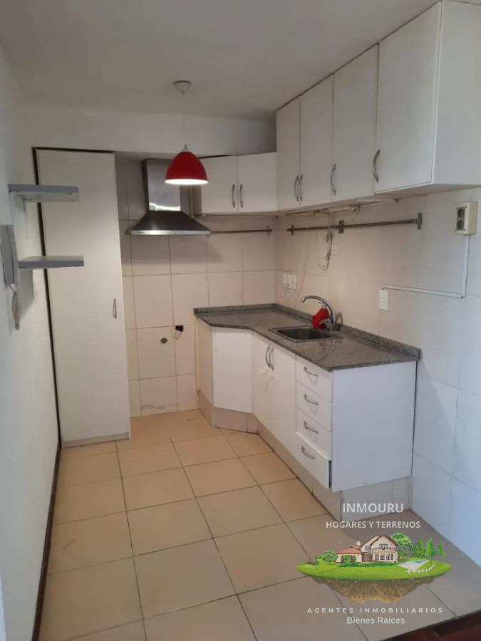 Apartamento ID.2812 - Alquilo luminoso apartamento de 2 dormitorios, 2 baños y cochera en Tres Cruces