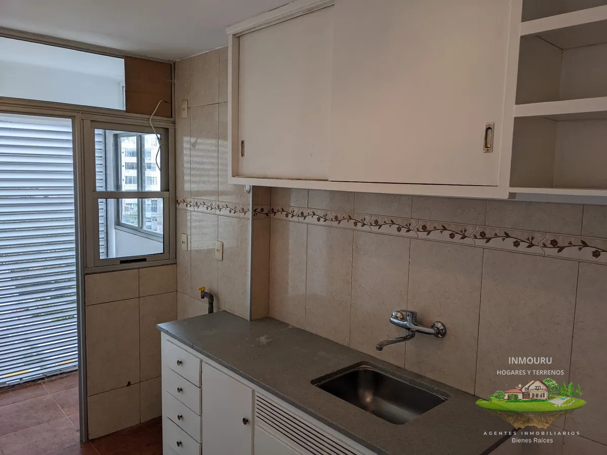 Apartamento ID.2046 - Alquilo Amplio y Luminoso Apartamento en Pocitos,
