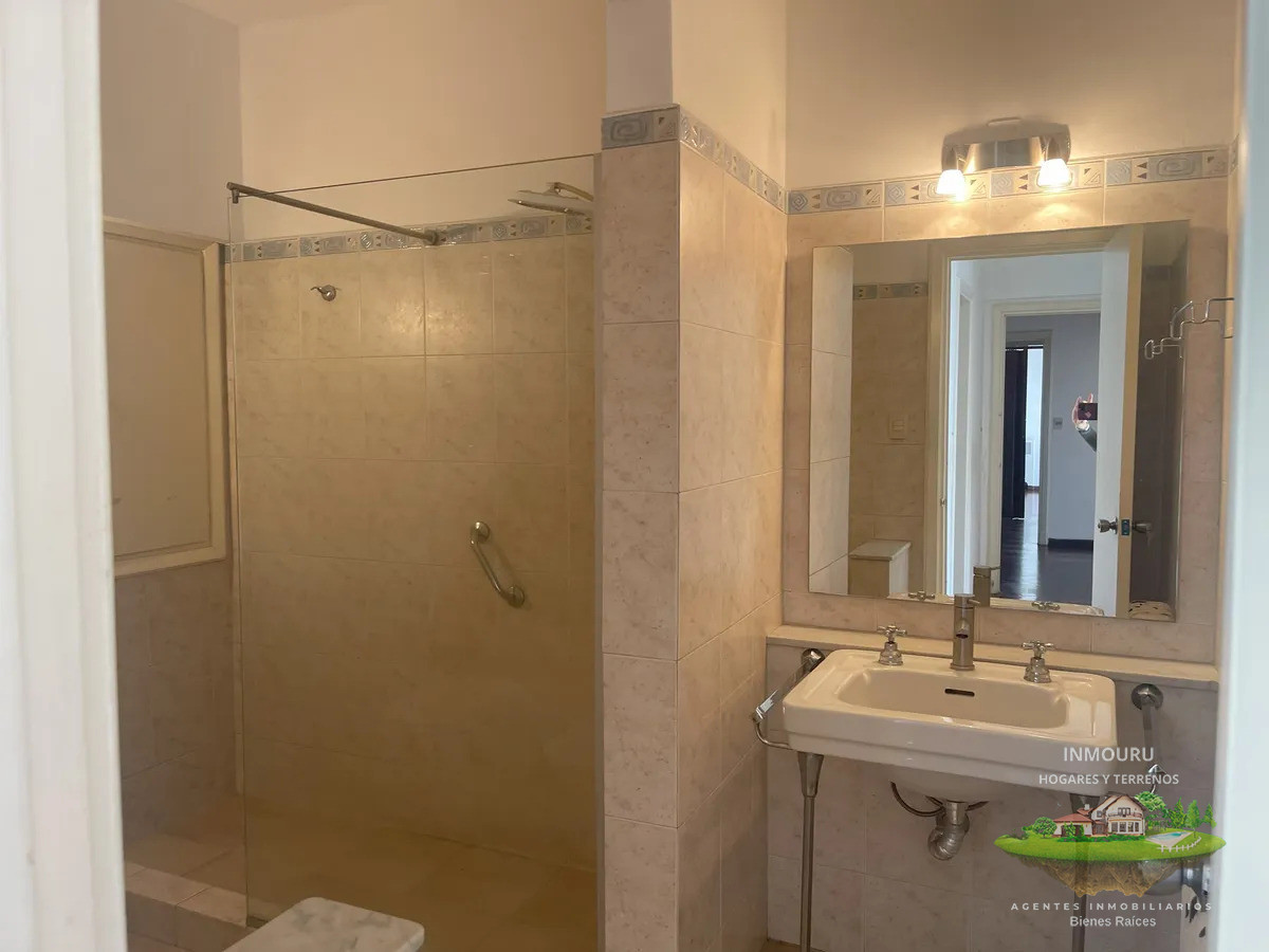 Apartamento ID.2667 - Alquiler de Hermoso Apto en Cordón 4 Dormitorios 