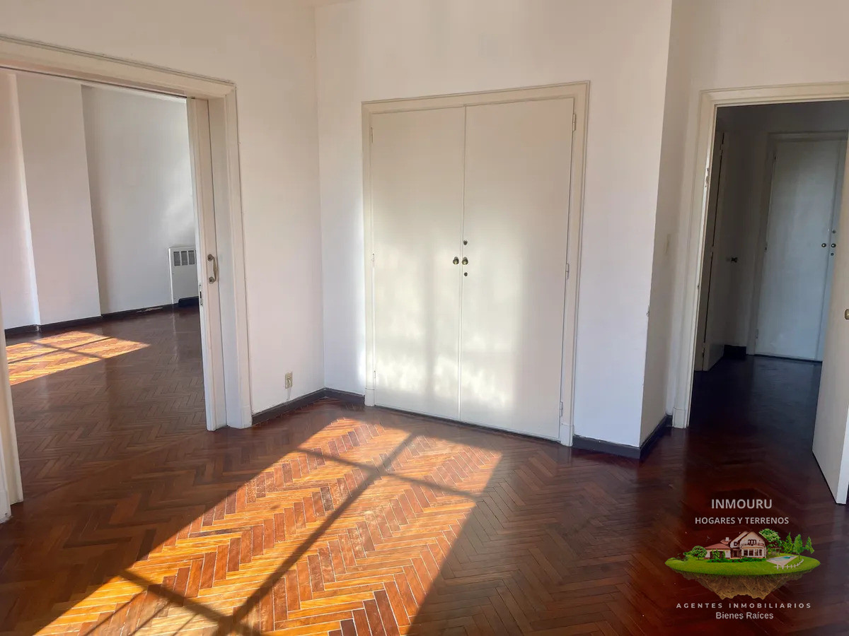 Apartamento ID.2667 - Alquiler de Hermoso Apto en Cordón 4 Dormitorios 