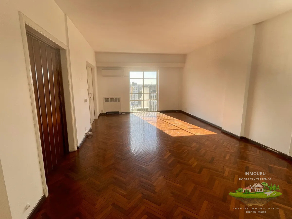 Apartamento ID.2667 - Alquiler de Hermoso Apto en Cordón 4 Dormitorios 