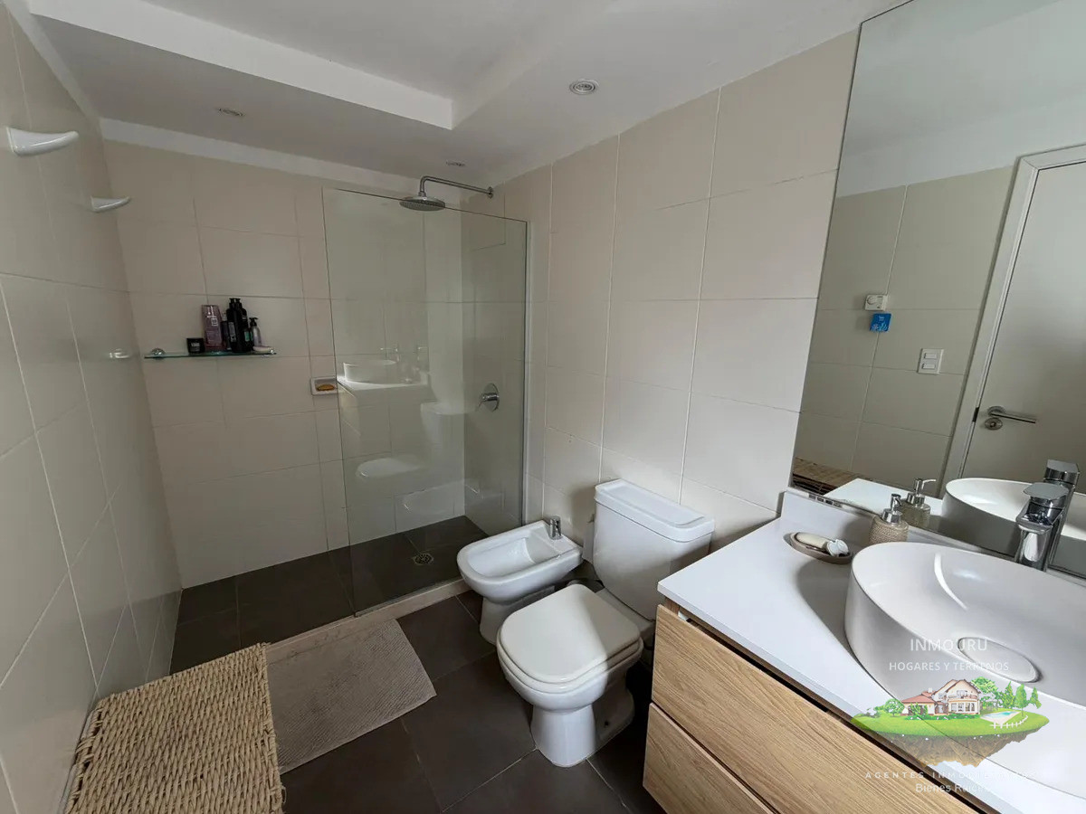 Apartamento ID.2719 - Alquiler de Hermoso Apartamento en Barra de Carrasco Frente a Rambla Costanera.