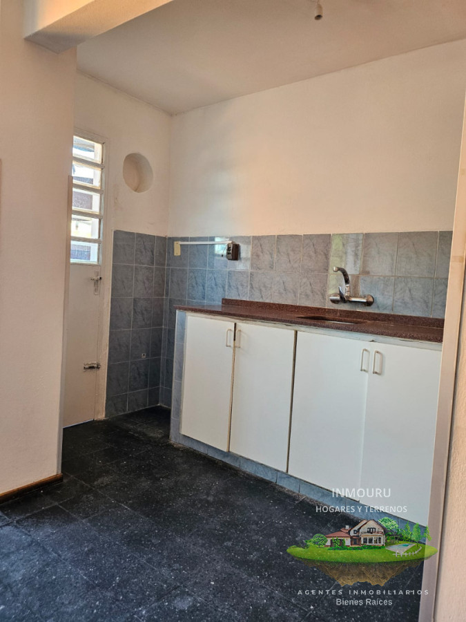 Apartamento ID.2635 - Alquilo Amplio Y Luminoso Apto en complejo cerrado ubicado en flor de Maroñas