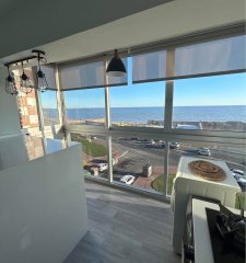 Venta de hermoso apartamento frente a la rambla en BARRIO SUR