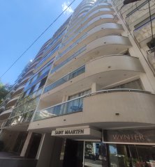 Venta de apartamento en Pocitos, Edificio San Maarten, frente a Plaza Gomensoro