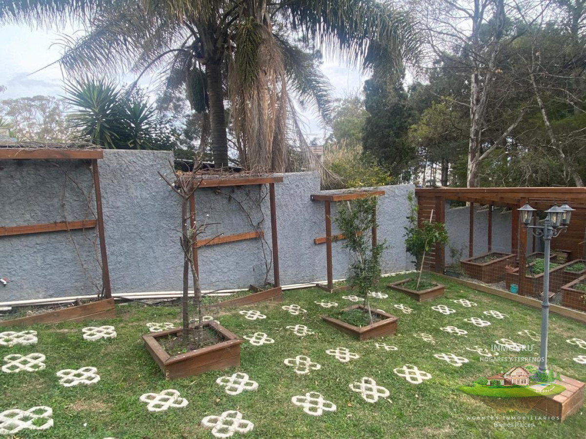 Casa ID.319 - VENTA DE PROPIEDAD 2 CASAS EN 1 CON PISCINA Y VISTA AL MAR ,EN ATLANTIDA SUR - RAMBLA , UBICADA A 50m DE LA PLAYA  