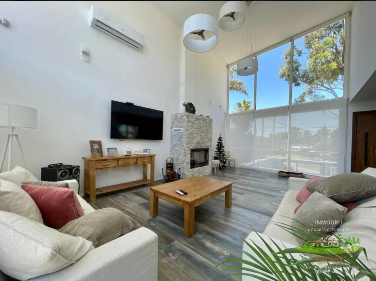 Casa ID.319 - VENTA DE PROPIEDAD 2 CASAS EN 1 CON PISCINA Y VISTA AL MAR ,EN ATLANTIDA SUR - RAMBLA , UBICADA A 50m DE LA PLAYA  