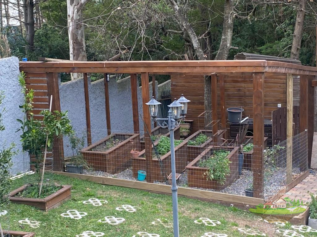 Casa ID.319 - VENTA DE PROPIEDAD 2 CASAS EN 1 CON PISCINA Y VISTA AL MAR ,EN ATLANTIDA SUR - RAMBLA , UBICADA A 50m DE LA PLAYA  