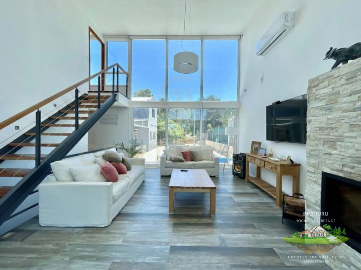 Casa ID.319 - VENTA DE PROPIEDAD 2 CASAS EN 1 CON PISCINA Y VISTA AL MAR ,EN ATLANTIDA SUR - RAMBLA , UBICADA A 50m DE LA PLAYA  