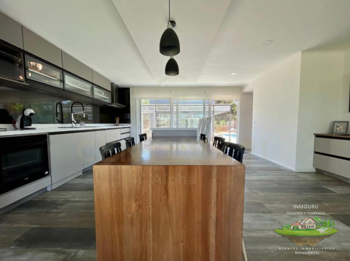 Casa ID.319 - VENTA DE PROPIEDAD 2 CASAS EN 1 CON PISCINA Y VISTA AL MAR ,EN ATLANTIDA SUR - RAMBLA , UBICADA A 50m DE LA PLAYA  