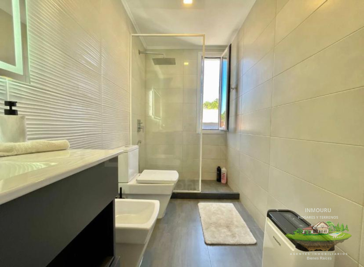 Casa ID.319 - VENTA DE PROPIEDAD 2 CASAS EN 1 CON PISCINA Y VISTA AL MAR ,EN ATLANTIDA SUR - RAMBLA , UBICADA A 50m DE LA PLAYA  