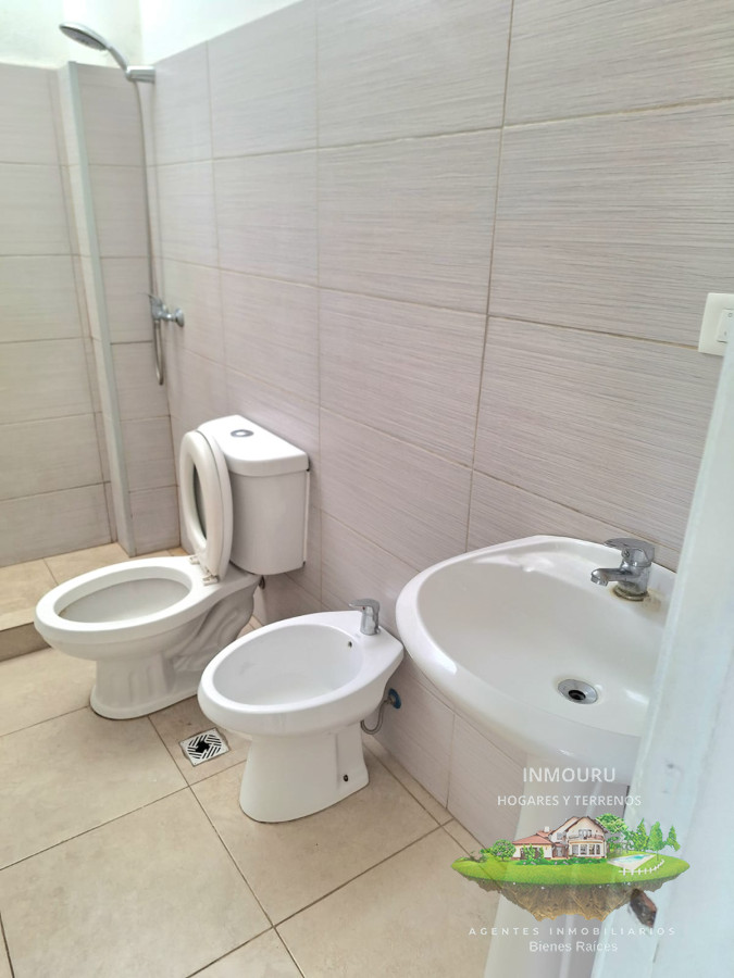 Casa ID.721 - Se vende local comercial y vivienda con garaje y 3 dormitorios, zona Mercado Modelo