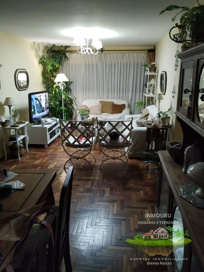 Casa ID.255 - Venta de Amplio Apartamento de 3 Dormitorios en el Centro 