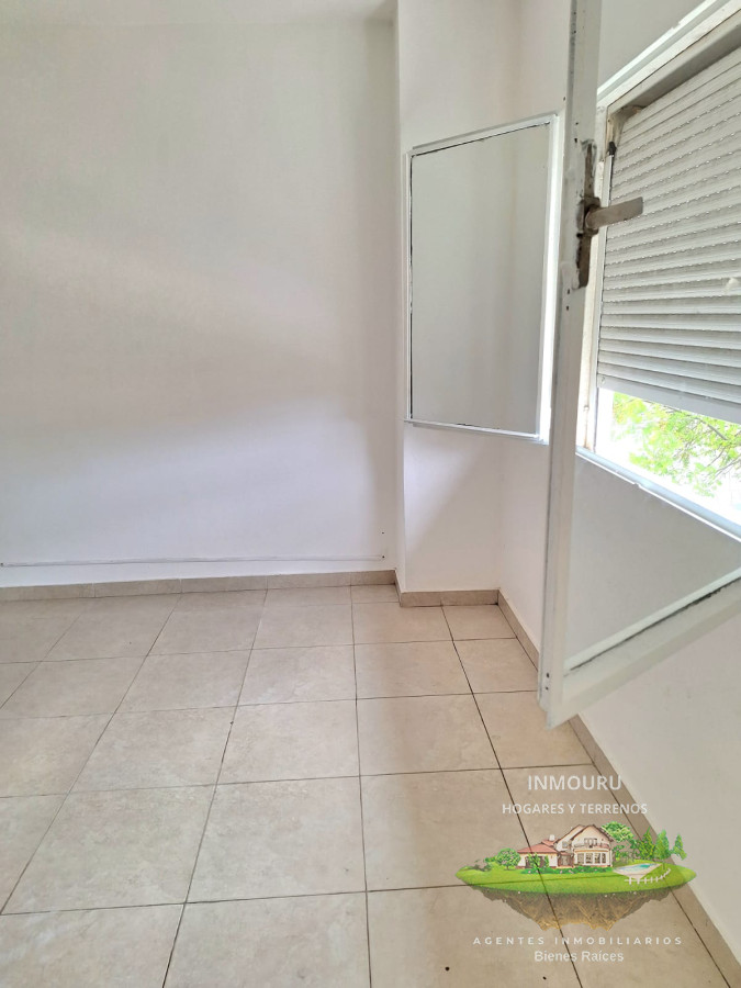 Casa ID.721 - Se vende local comercial y vivienda con garaje y 3 dormitorios, zona Mercado Modelo