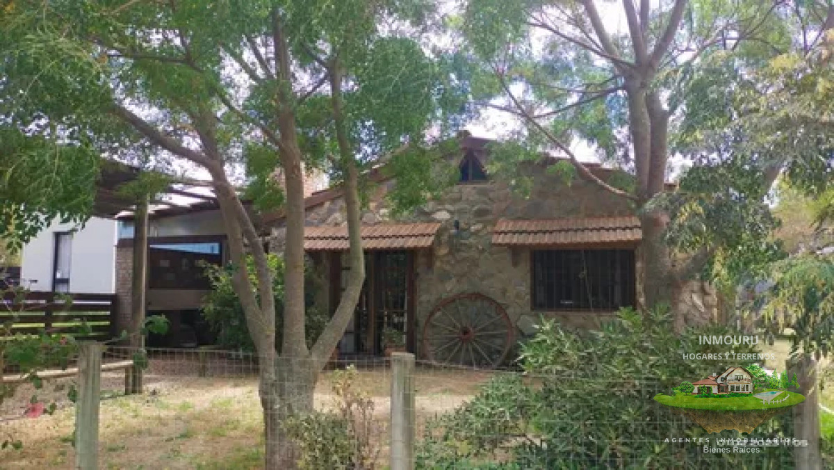 Casa ID.492 - En venta casa de piedras con pisina En Playa Grande, Piriápolis 