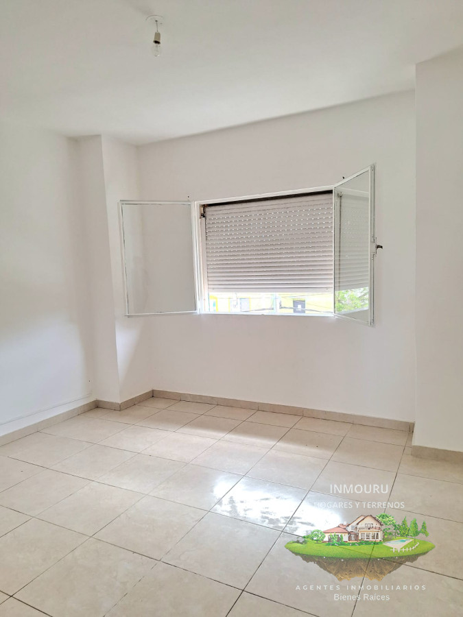 Casa ID.721 - Se vende local comercial y vivienda con garaje y 3 dormitorios, zona Mercado Modelo