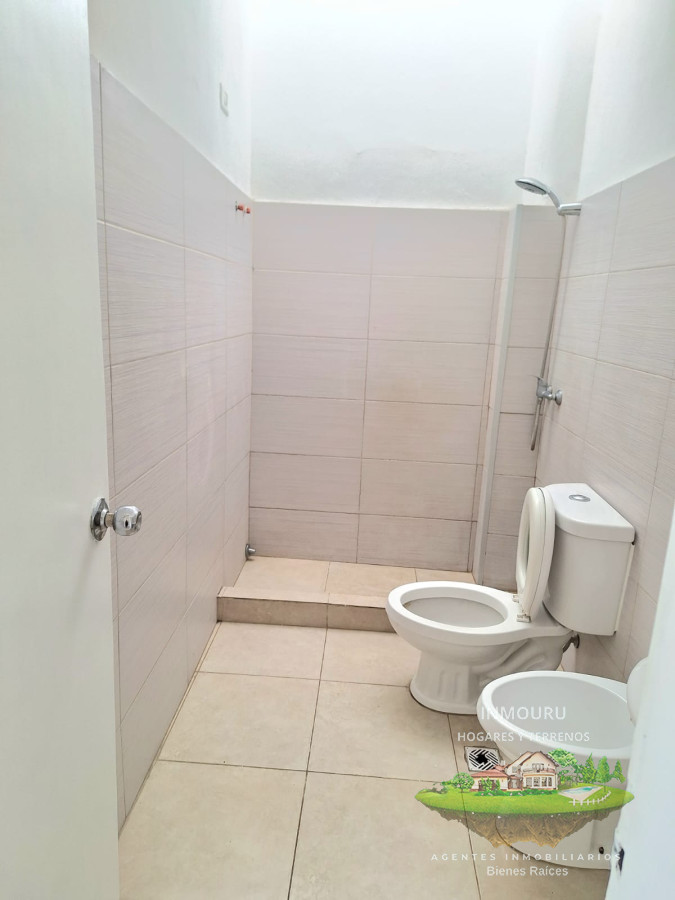 Casa ID.721 - Se vende local comercial y vivienda con garaje y 3 dormitorios, zona Mercado Modelo