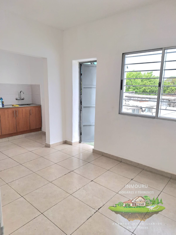 Casa ID.721 - Se vende local comercial y vivienda con garaje y 3 dormitorios, zona Mercado Modelo