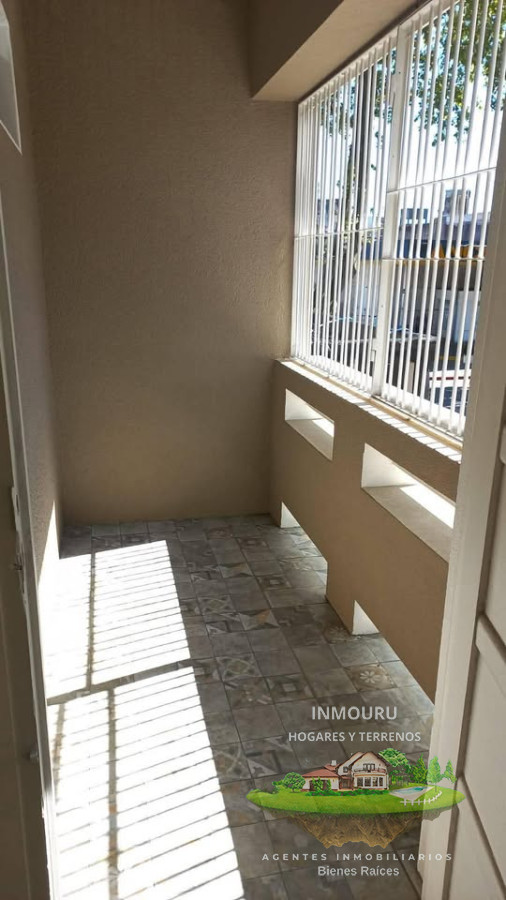 Casa ID.945 - Se vende casa al frente de 2 plantas con 2 dormitorios y garaje. 