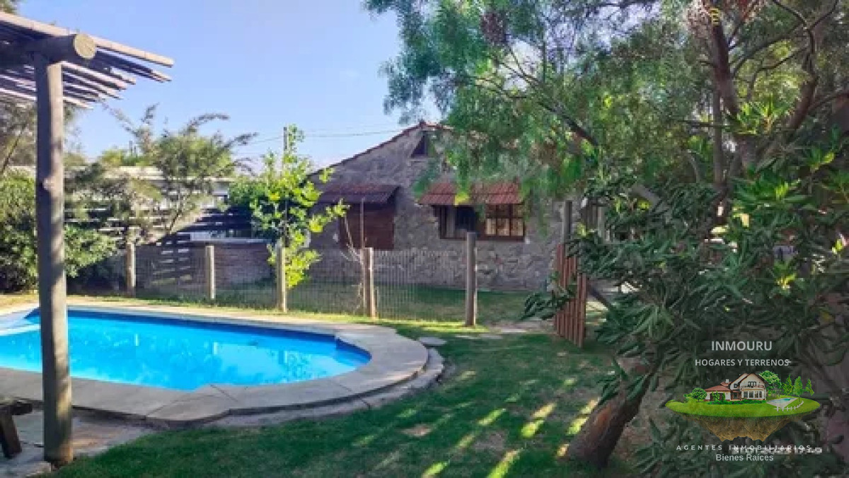 Casa ID.492 - En venta casa de piedras con pisina En Playa Grande, Piriápolis 