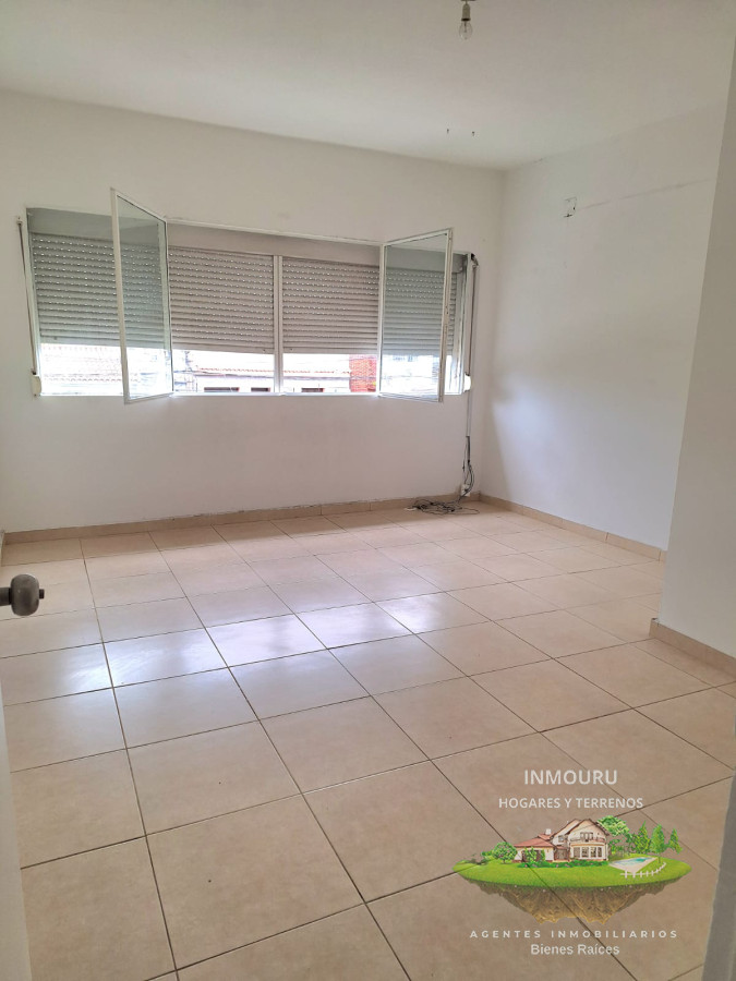 Casa ID.721 - Se vende local comercial y vivienda con garaje y 3 dormitorios, zona Mercado Modelo