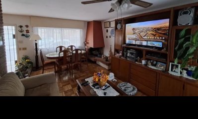 Se vende amplia casa en Cordón