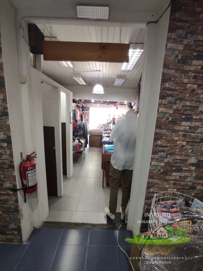 Local Comercial ID.425 - Se vende llave de local comercial con trayectoria, pleno centro de San Carlos