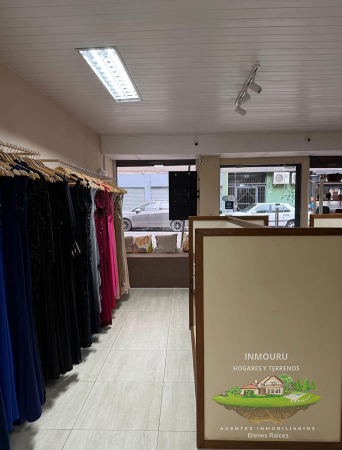 Local Comercial ID.1302 - Venta de llave de local de vestidos y accesorios 