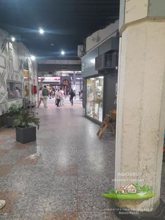 Local Comercial ID.684 - Alquiler venta local en Galeria en zona Centro 