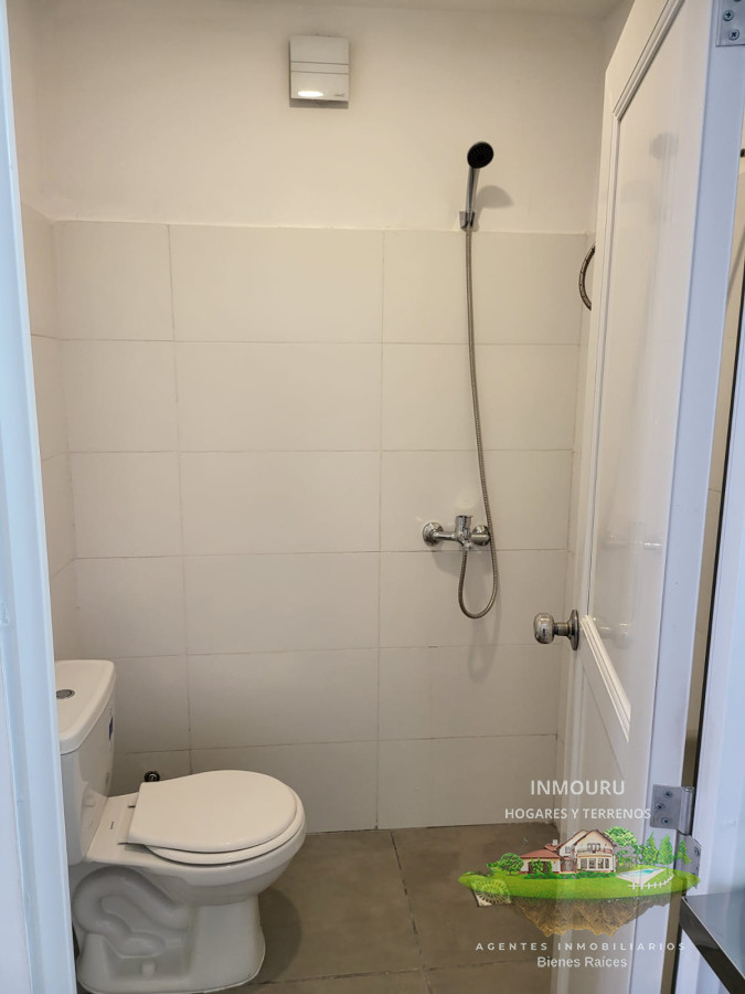 Local Comercial ID.1506 - Se alquila local al fondo en la rambla 