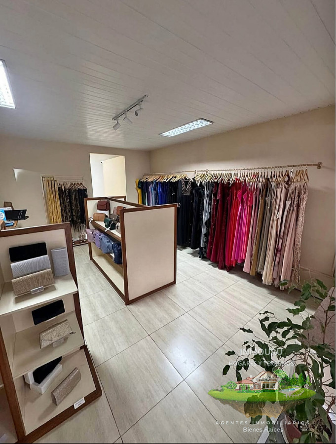 Local Comercial ID.1302 - Venta de llave de local de vestidos y accesorios 
