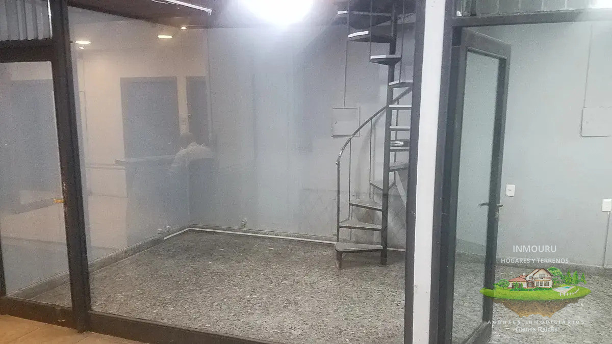Local Comercial ID.2874 - Se Alquila Local Sobre 18 de Julio en Pleno Centro