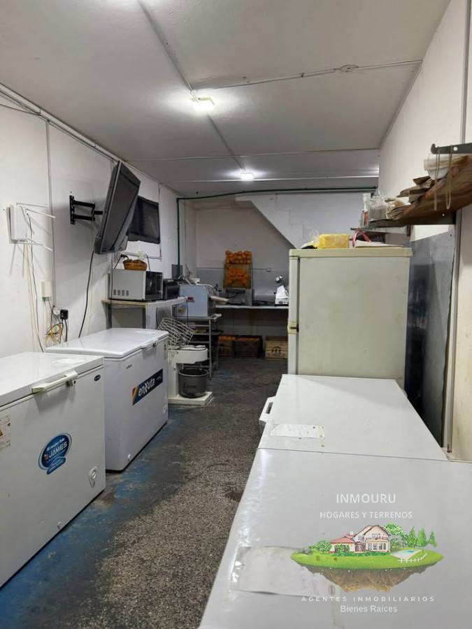 Local Comercial ID.2133 - Vendo  llave de  cafetería en excelente ubicada en el Centro de Montevideo