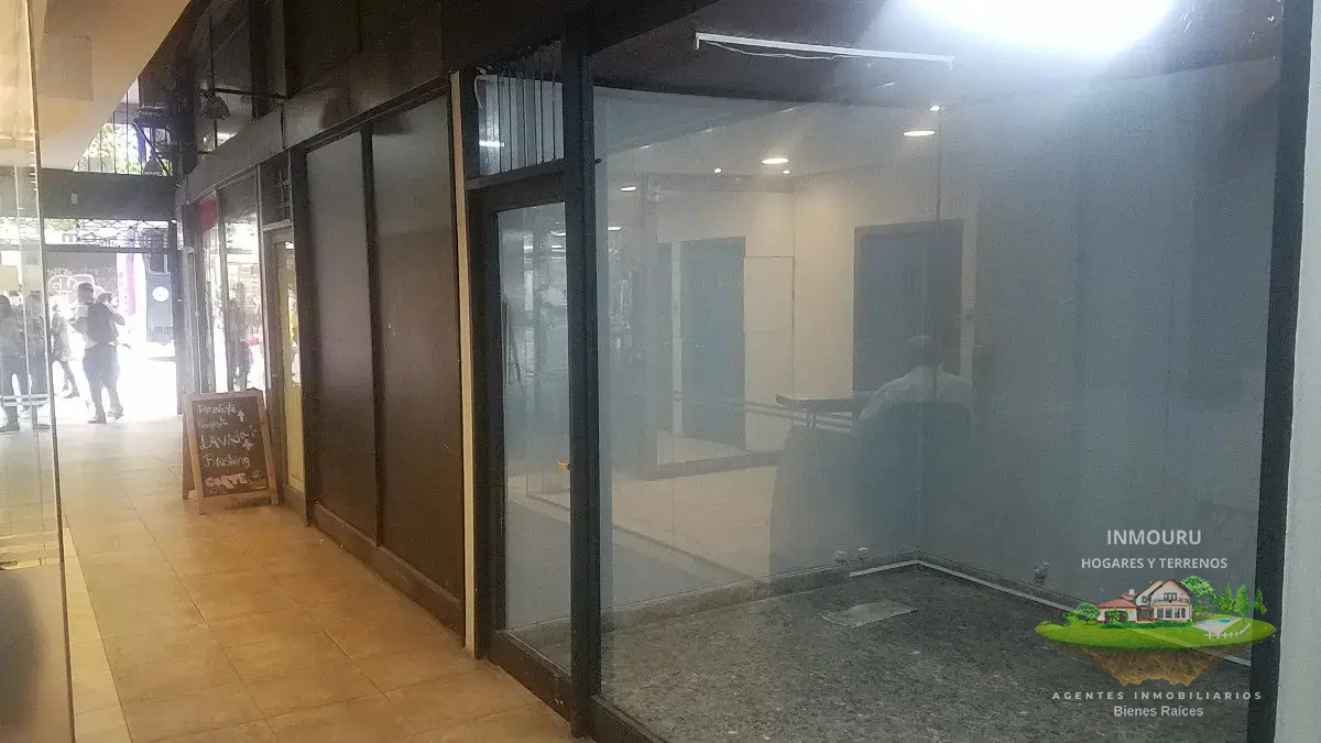 Local Comercial ID.2874 - Se Alquila Local Sobre 18 de Julio en Pleno Centro