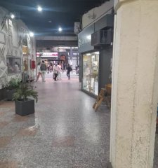 Alquiler venta local en Galeria en zona Centro