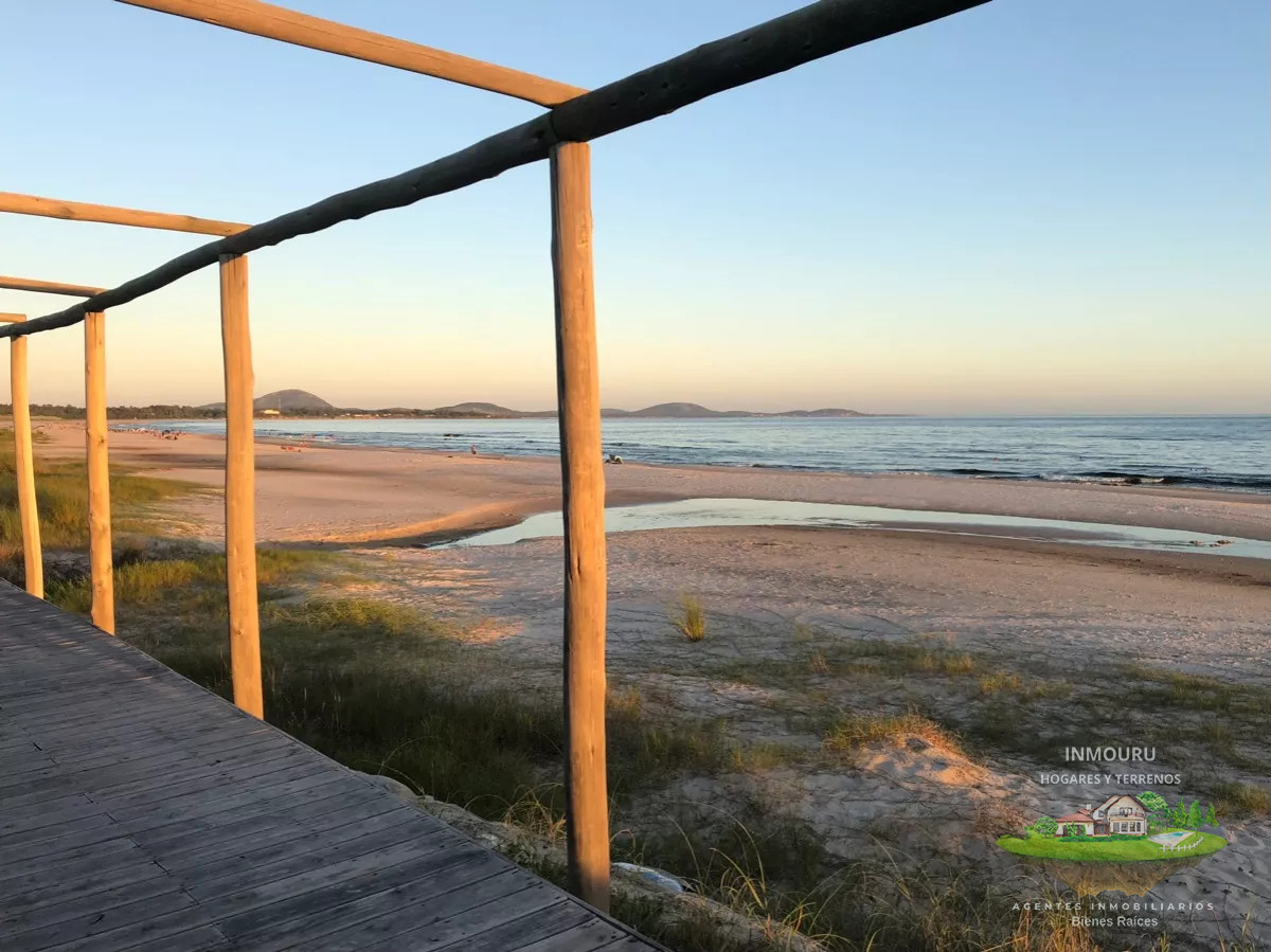 Terreno ID.449 - Venta de terreno frente al mar, a 45 min de Mdeo y 30 min de Punta del este